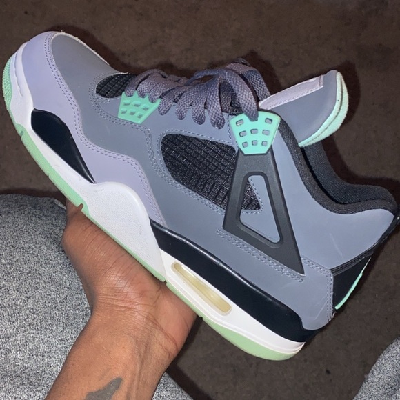 Jordan Retro 4’s Green Glows - Picture 4 of 4